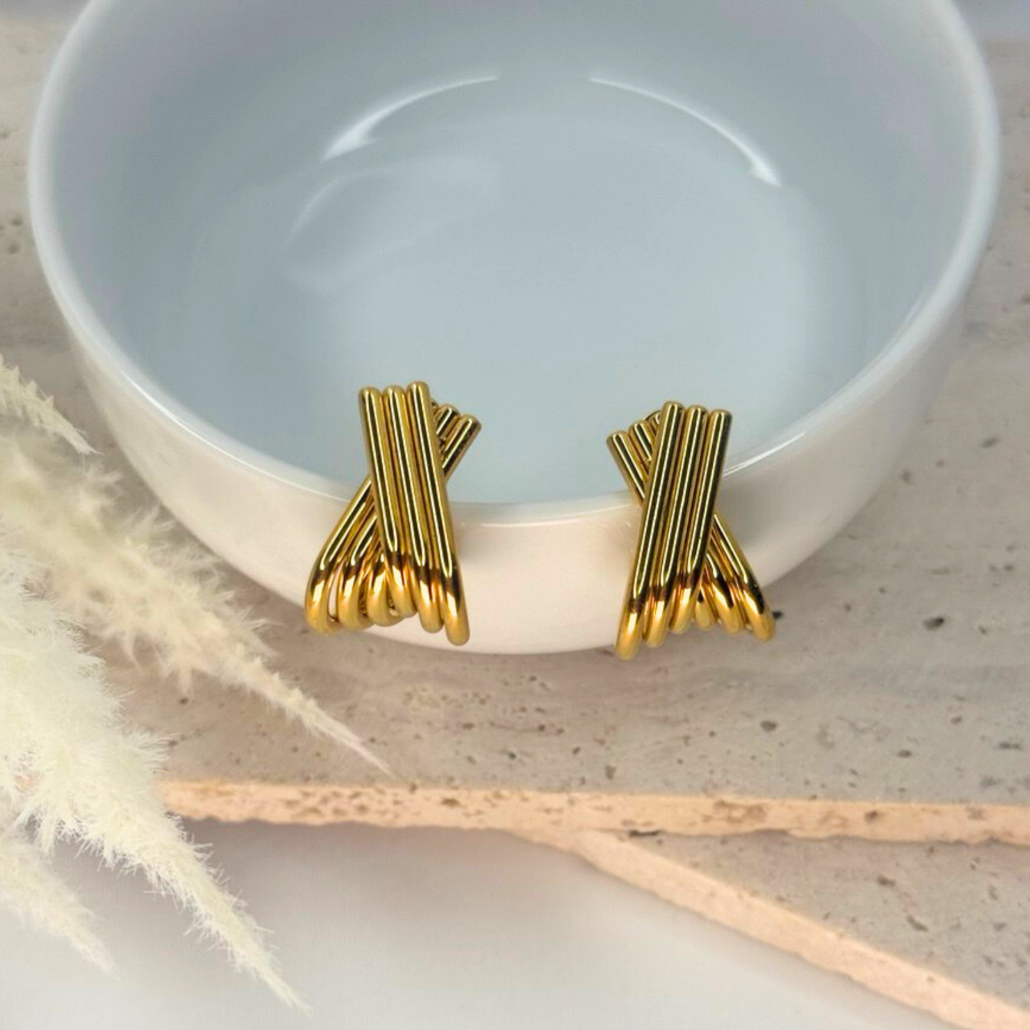 The Crisscross Rib Huggies