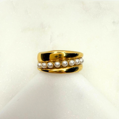 Golden Pearl Stream Ring