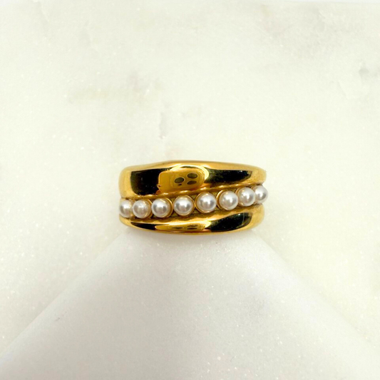 Golden Pearl Stream Ring